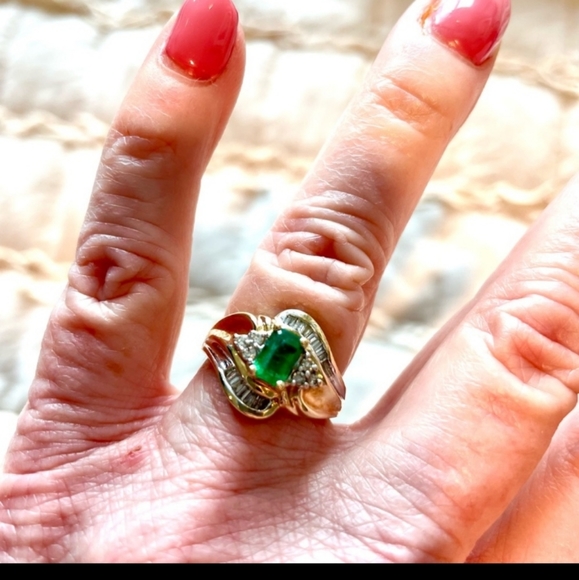 10k adl stamped real emerald with real baguettes and chip diamonds 💎 - Picture 7 of 7